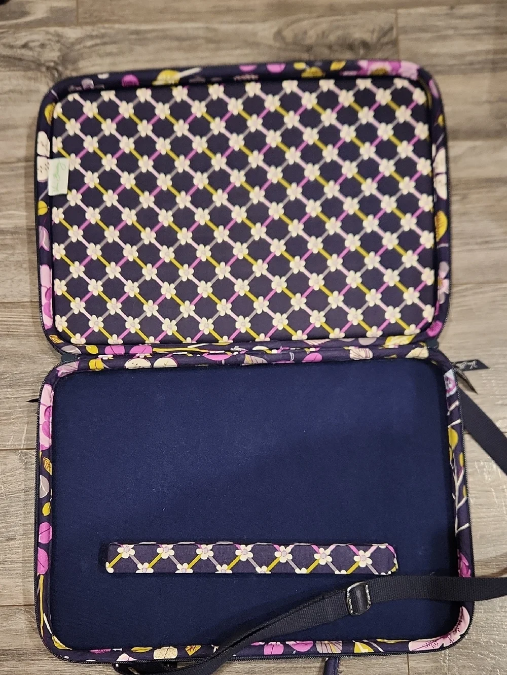 EUC Vera Bradley Floral Laptop Case 17 1/2